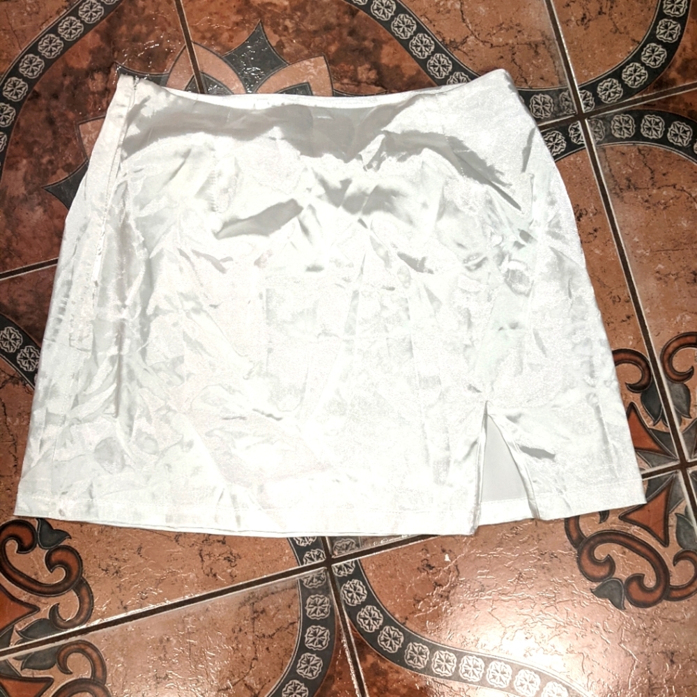 Satin lightweight white mini skirt with slit